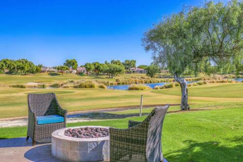 Mira Vista Lakefront Golf Villa