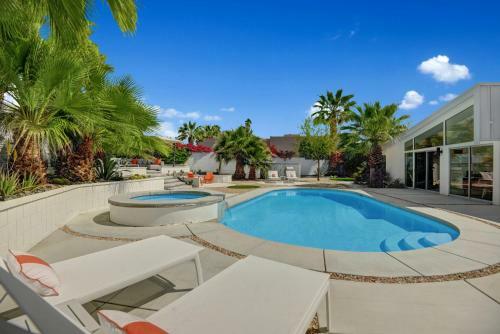 Tres Palmas By Oranj Palm