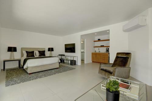 Tres Palmas By Oranj Palm