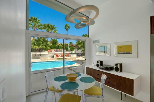 Tres Palmas By Oranj Palm