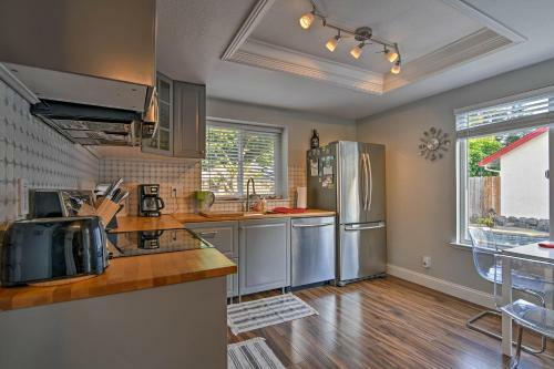 Modern Home With Pool And Office - Near Dt Sacramento!