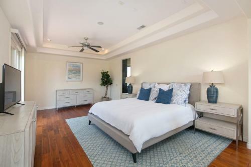 Walk To Beach! Ocean-view Dream With Rooftop Deck Home