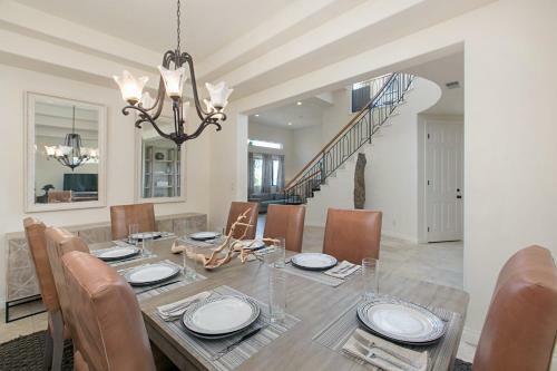 Walk To Beach! Ocean-view Dream With Rooftop Deck Home