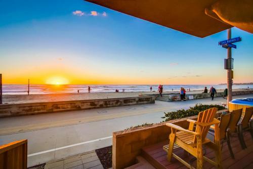 3 Floors Of Ocean Frontage With Private Hot Tub