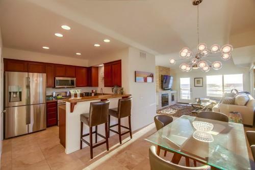 3 Floors Of Ocean Frontage With Private Hot Tub