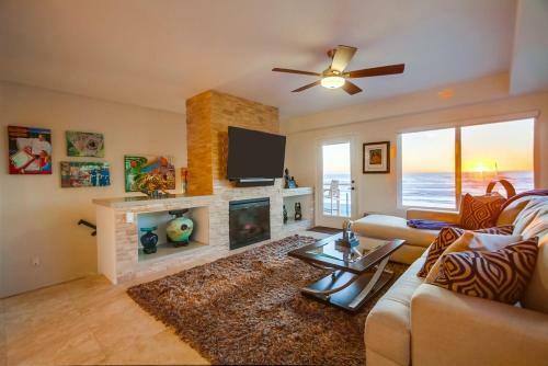 3 Floors Of Ocean Frontage With Private Hot Tub