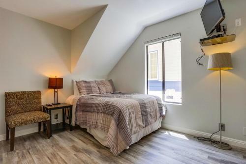 Exclusive Patio, Ac, Dog Ok, 2 Parking