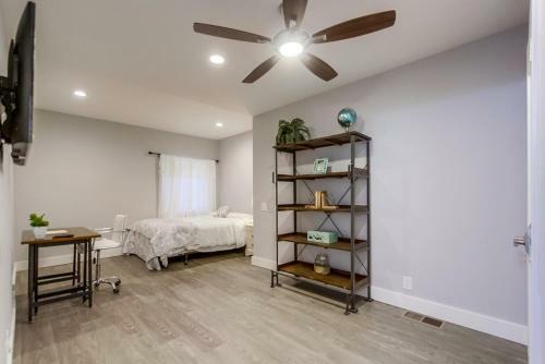 Villa Exclusive 1,000sf Ground Level Waterfront Patio, AC