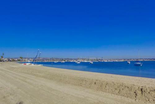 Villa Exclusive 1,000sf Ground Level Waterfront Patio, AC