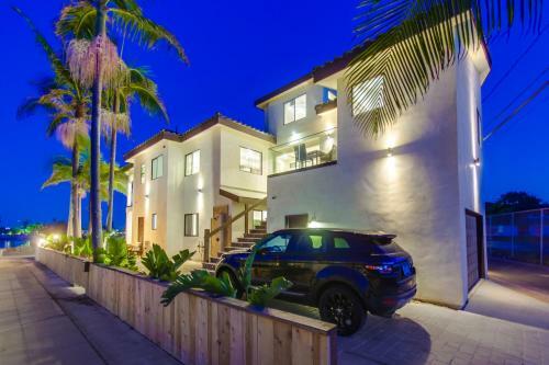 Villa Exclusive 1,000sf Ground Level Waterfront Patio, AC