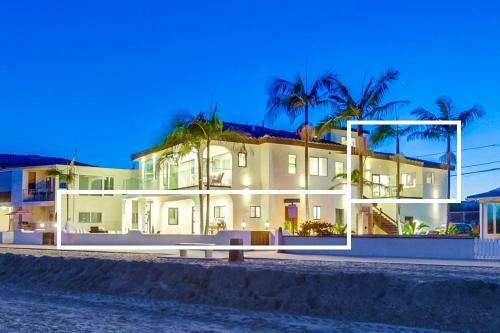 Villa Exclusive 1,000sf Ground Level Waterfront Patio, AC