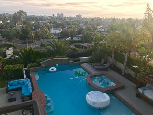 Hostal Spacious Guest House, Pool & Spa, Close To Beach!