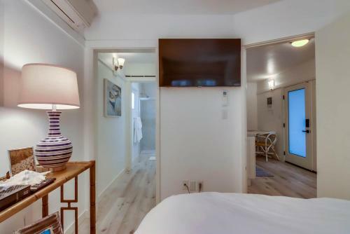 5 Waterfront Units, Ac, 4 View Patios