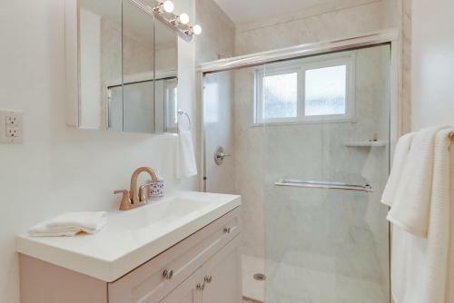 5 Waterfront Units, Ac, 4 View Patios