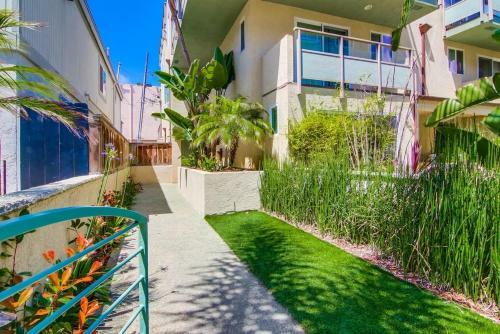 5 Exclusive Patios, 3 Levels Plus 4th Level Skydeck