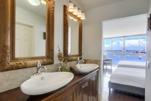 2 Sidexside Townhomes, 4 Patios, Ac, Multi Level