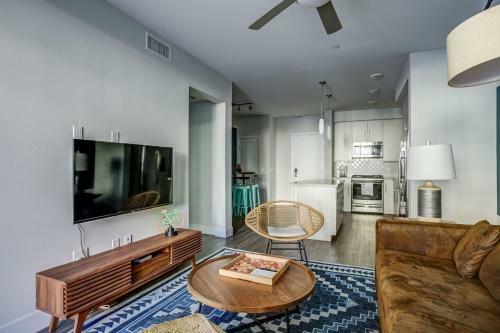 Wanderjaunt - Carmel Valley Apartments