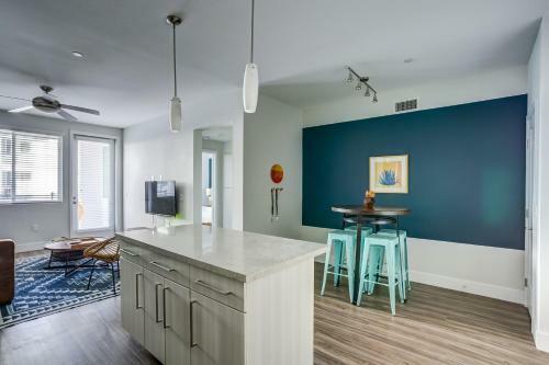 Wanderjaunt - Carmel Valley Apartments