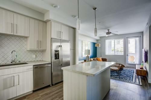Wanderjaunt - Carmel Valley Apartments