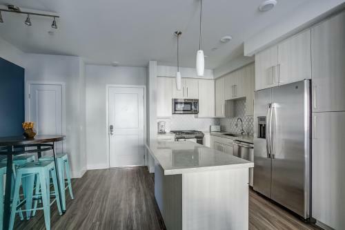 Wanderjaunt - Carmel Valley Apartments