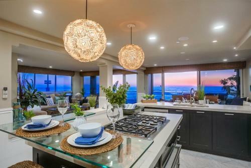 2 Combined Ocean Front Units! Exclusive Patio, Bbq, Fire Pit