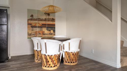 Wanderjaunt - Pacific Beach Townhomes