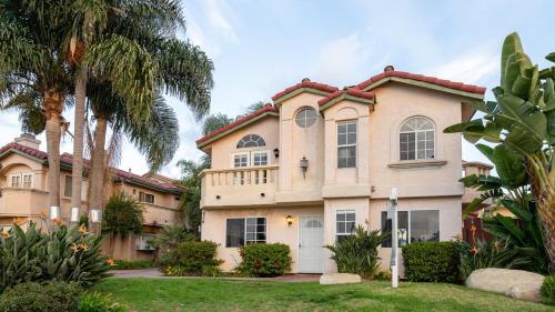 Wanderjaunt - Pacific Beach Townhomes