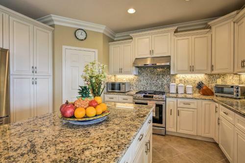 Spacious San Diego Home With Pool, Spa And Ocean Views!
