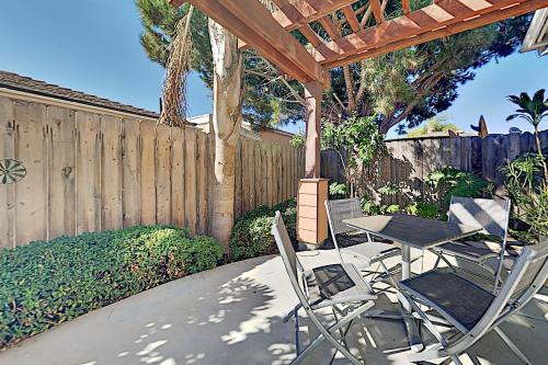Chic Pacific Beach Townhome With Rooftop Deck Townhouse