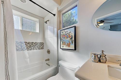 Chic Pacific Beach Townhome With Rooftop Deck Townhouse