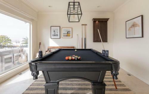 Shoreline - Spectacular Beachfront Abode W Fire Pit, Spa & Pool Table