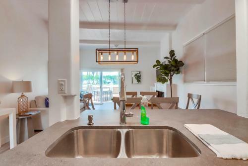 Ocean Front, Exclusive Water View Patio, AC
