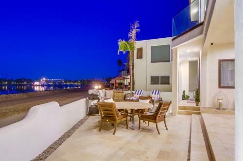 Exclusive 1,000sf Ground Level Waterfront Patio, AC