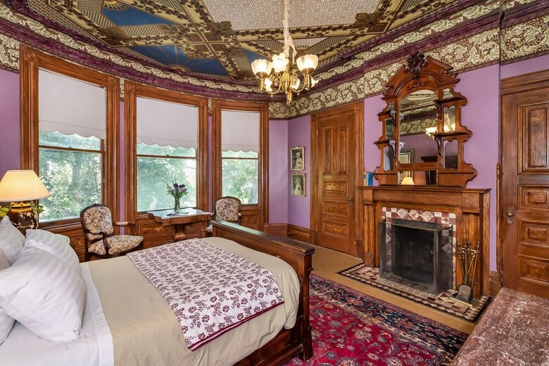 Chateau Tivoli Bed And Breakfast