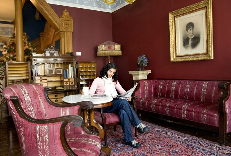 Chateau Tivoli Bed And Breakfast