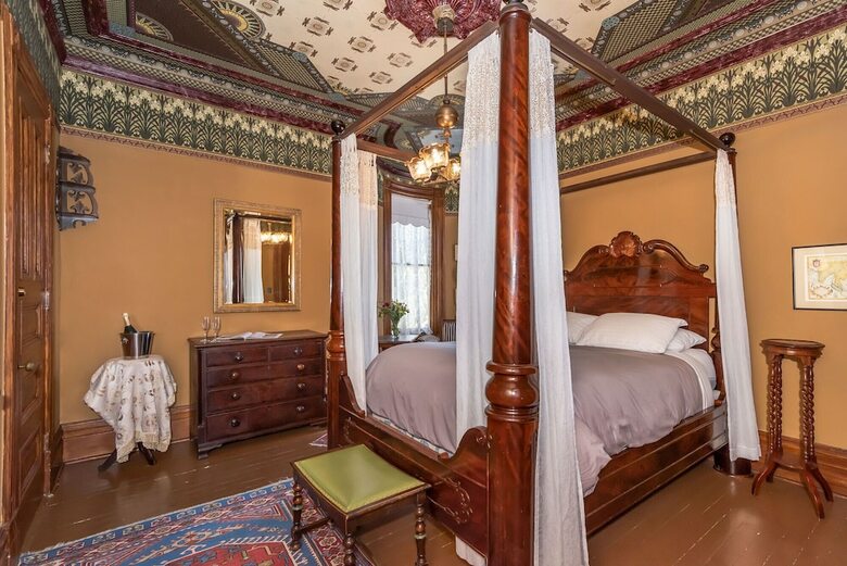 Chateau Tivoli Bed And Breakfast