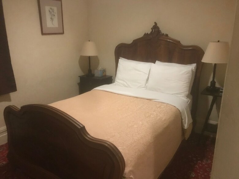Chateau Tivoli Bed And Breakfast