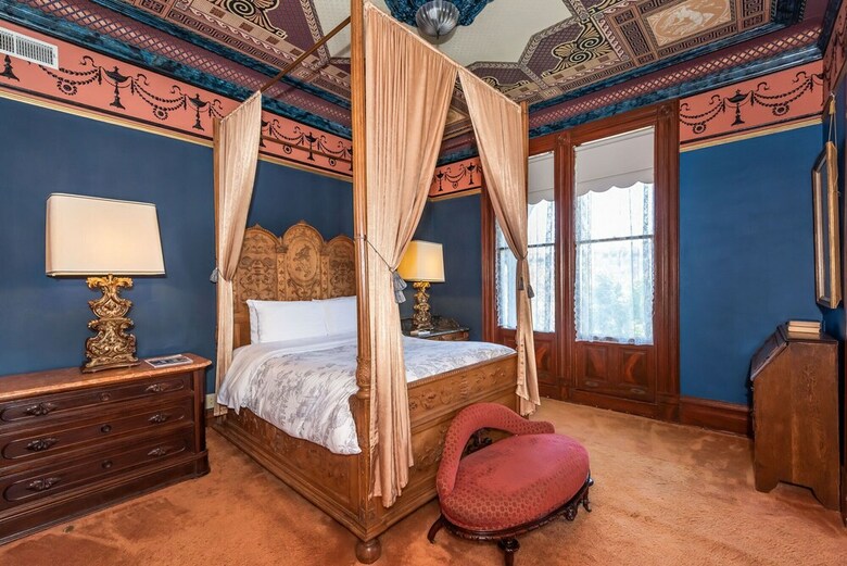 Chateau Tivoli Bed And Breakfast