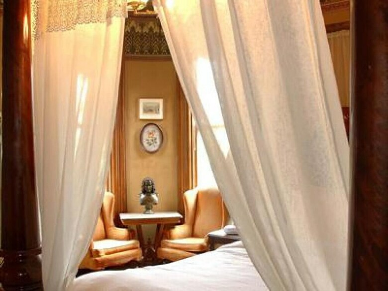 Chateau Tivoli Bed And Breakfast