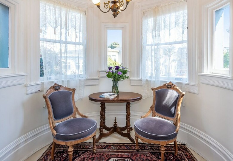 Chateau Tivoli Bed And Breakfast
