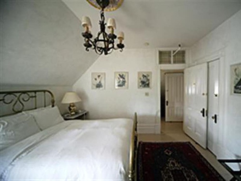 Chateau Tivoli Bed And Breakfast