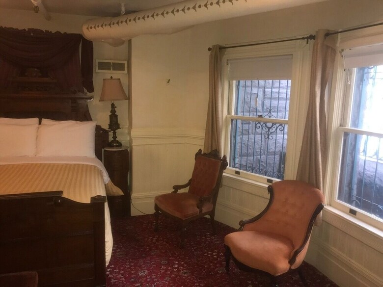 Chateau Tivoli Bed And Breakfast