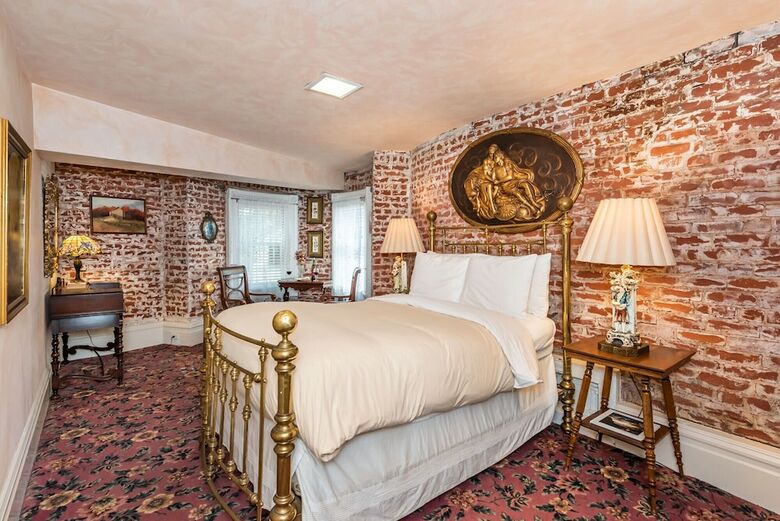 Chateau Tivoli Bed And Breakfast