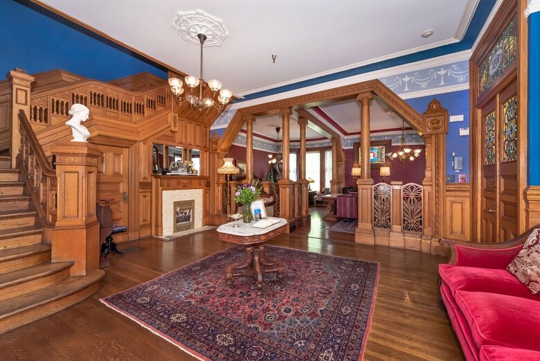 Chateau Tivoli Bed And Breakfast