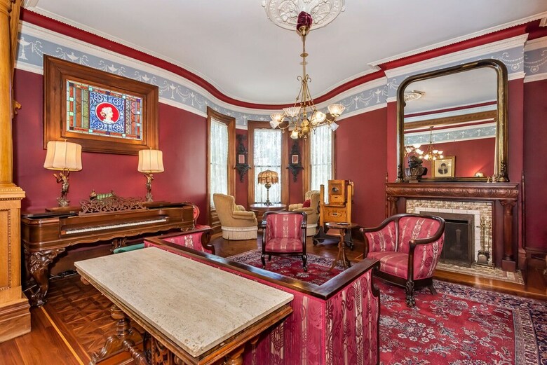 Chateau Tivoli Bed And Breakfast
