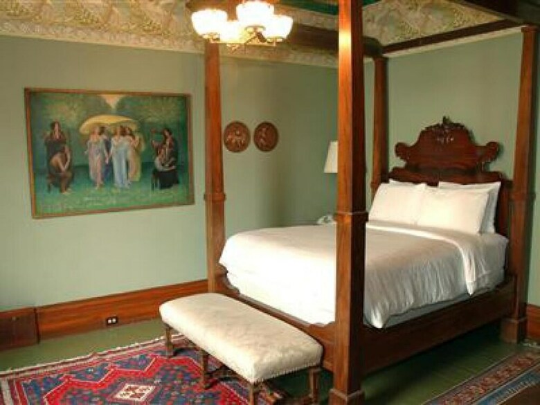 Chateau Tivoli Bed And Breakfast