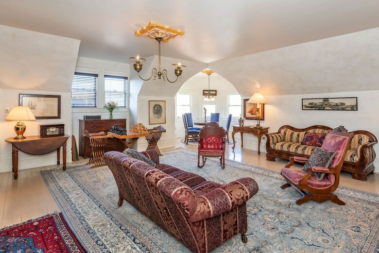 Chateau Tivoli Bed And Breakfast