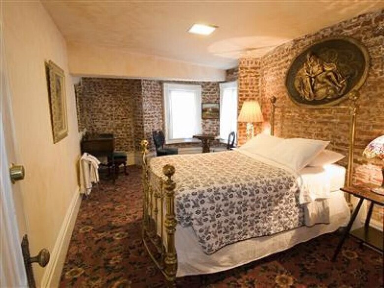 Chateau Tivoli Bed And Breakfast