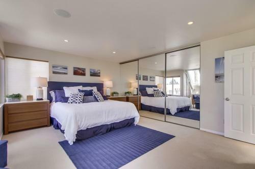 Full Floor Ocean Front Penthouse, Wrap Around Deck, AC