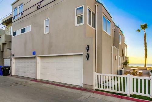 Full Floor Ocean Front Penthouse, Wrap Around Deck, AC